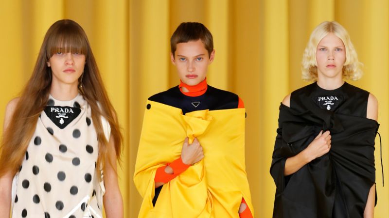 Pahalı Moda Markaları Görüntülü Görüşmeler İçin 'Belden Yukarı' Kıyafetler Tasarlıyor