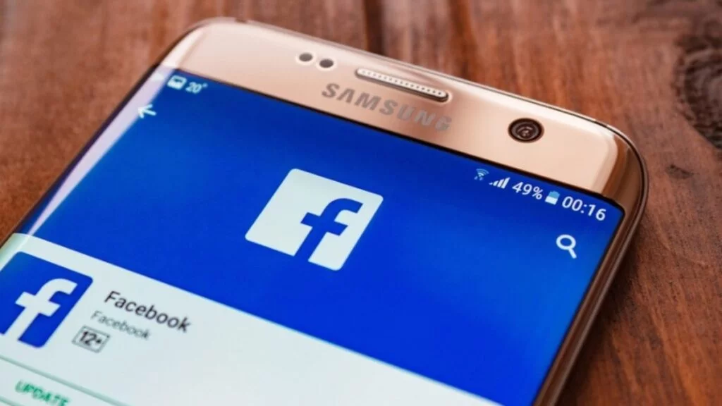 Facebook CEO'su Mark Zuckerberg, Samsung akıllı telefonlarının büyük bir hayranı olduğunu söyledi