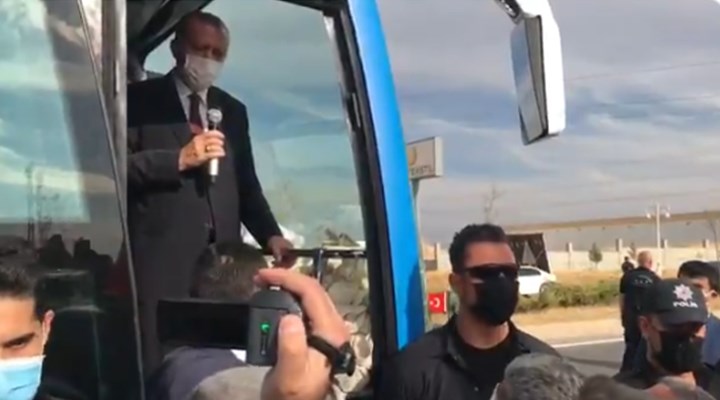 Esnaf: "Evimize ekmek götüremiyoruz!" Erdoğan: "Bu laf bana abartı geldi. Al bu çayı iç"