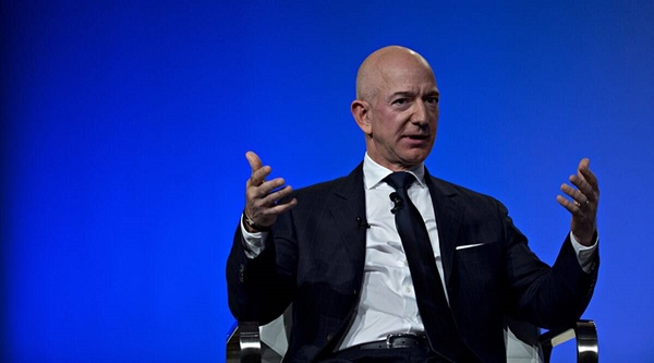 Dünya çapında 400 politikacı, daha fazla vergi ödemek ve ücretleri artırmak için Amazon CEO'su Jeff Bezos'u yazdı