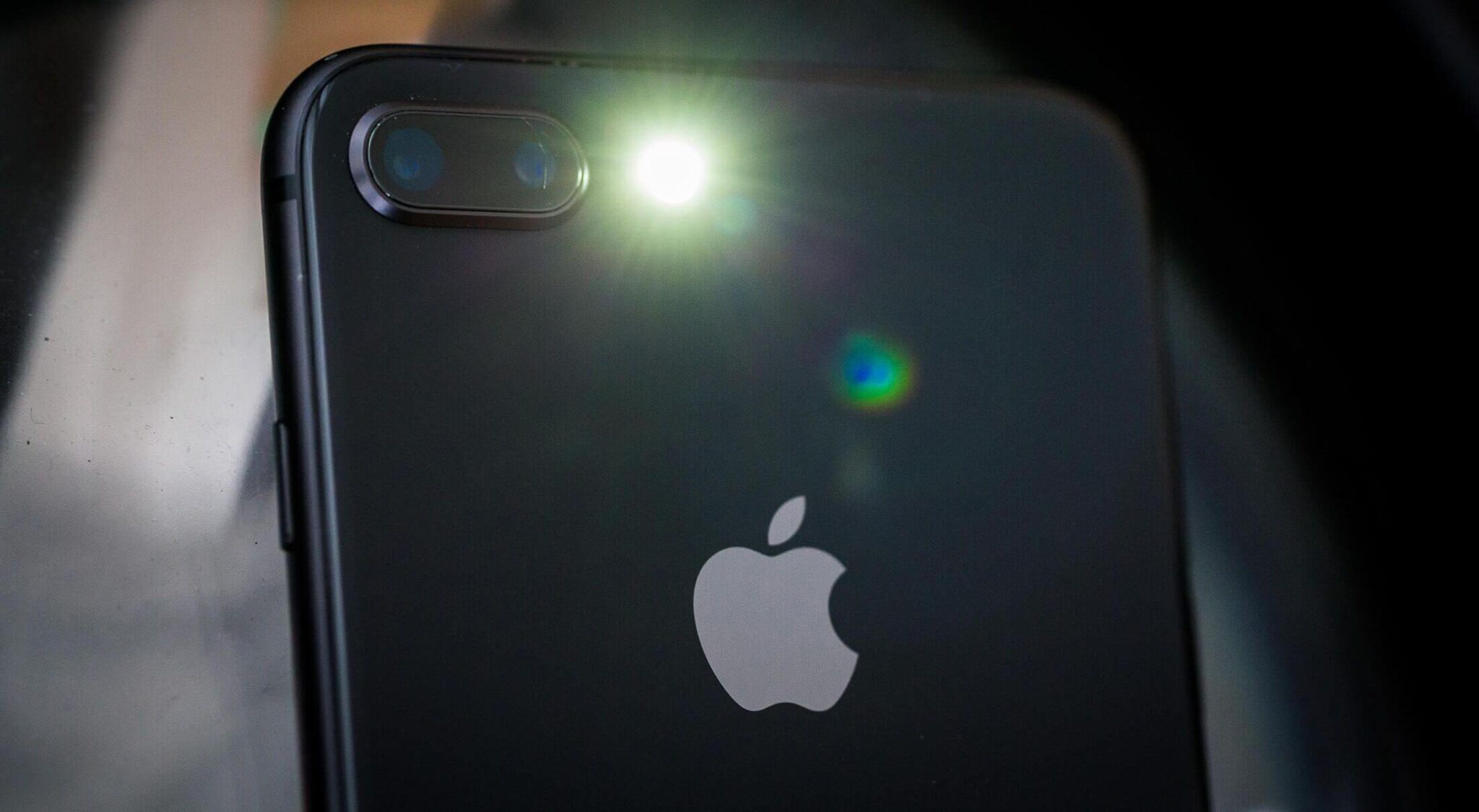 How to Turn on the Flashlight on a Phone? Hypasos